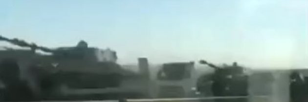 Po tvrdých vyhláseniach Azerbajdžanu poslal Irán k hraniciam niekoľkokilometrový konvoj vojenskej techniky a delostrelectva