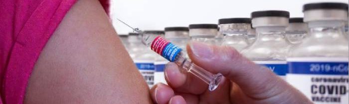Nejohroženější jsou paradoxně ti po dvou vakcínách, přiznal izraelský premiér Bennett