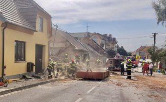 V obci Koryčany vybuchol v dome plyn, o život prišli dvaja hasiči