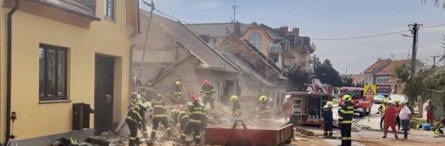 V obci Koryčany vybuchol v dome plyn, o život prišli dvaja hasiči