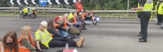 Eko-šílenci opět blokují silnice, bránili záchrance v cestě do nemocnice