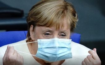 Merkelová hodlá zvýšit tlak na neočkované, uvedla televize n-tv. Do některých zařízení by neměli přístup.
