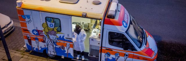 Nemecké centrum pre kontrolu chorôb vyzýva na obmedzenie kontaktov a zrušenie väčších podujatí