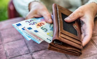 Priemer starobného dôchodku bol viac ako 500 eur, pri sume rástol aj počet poberateľov