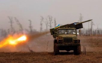 Ukrajina spustila ofenzívu na Donbase po celom fronte