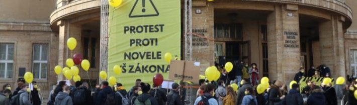 Vysokoškolský zákonŠtudenti protestujú, Gröhling ho nestiahne. Čo hovoria na reformu odborníci?