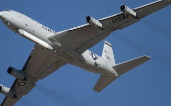 Nad Čiernym morom sa objavilo americké lietadlo s možnosťou korekcie úderov na Donbas