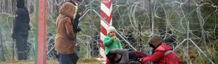 Kto dováža migrantov na bielorusko-poľskú hranicu