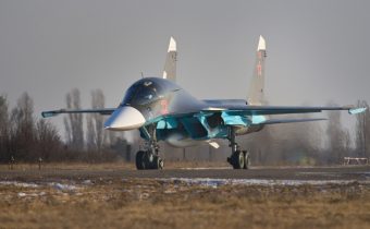 Rusko stiahlo k ukrajinským hraniciam 17 stíhacích bombardérov Su-34