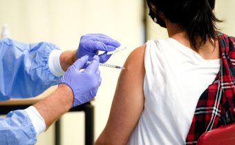 V Portugalsku chcú napriek vysokej zaočkovanosti pristúpiť k preventívnym opatreniam