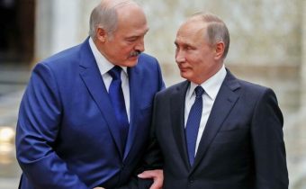 Západ, ktorý sankciami urýchlil integráciu Ruska a Bieloruska, je zrazu z toho doľakaný