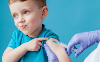 V Spojenom kráľovstve sa po očkovaní detí zvýšila ich úmrtnosť