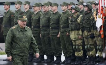 Západ neprestane – Minsk sa pripravuje na vojnu