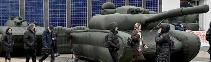 Kyjev je na ruskú „inváziu“ pripravený, už má aj nafukovacie tanky!
