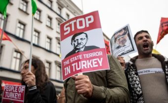 V Turecku sa začali protesty proti Erdoğanovi
