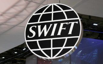 Ak bude Rusko odpojené od SWIFT-u, zasiahne to finančné trhy