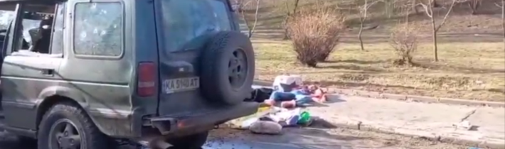 Neznámi ľudia rozstrieľali v Kyjeve auto s obyčajnými ľuďmi