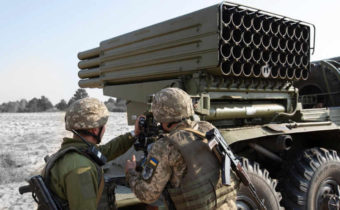 Ukrajinskí agresori pri ostreľovaní DĽR použili raketové delostrelectvo