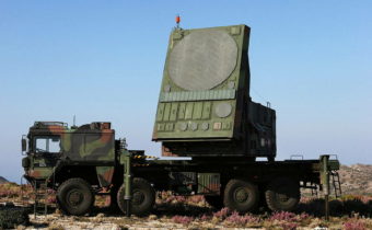 Na predmestí Donecka bol spozorovaný americký radar AN/TRQ „Firefinder“