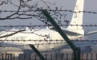 Americké lietadlo bolo nútené prerušiť misiu na Donbase „z technických príčin“