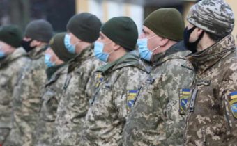Na Ukrajine začali prizývať záložníkov