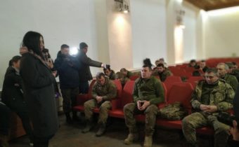 O ukrajinských vojakov, ktorí sa vzdali, je dobre postarané