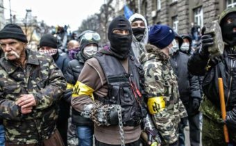 PolitExpert:  Taliansky novinár vyhlásil, že nacisti držia Ukrajinu ako rukojemníkov od roku 2014 (VIDEO)
