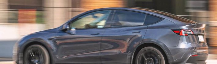 Tesla Model Y na německé dálnici ukázala naprostou nepoužitelnost elektromobilů pro jakkoli rychlé ježdění |