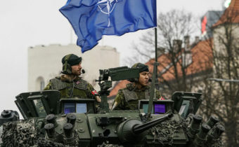 ZLOČINECKÁ ALIANCIA NATO ZDOCHÝŇA… AK JE KÔŇ MŔTVY, ZOSADNITE Z NEHO…