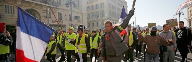 „Žlté vesty“ protestovali v Paríži proti prezidentským voľbám