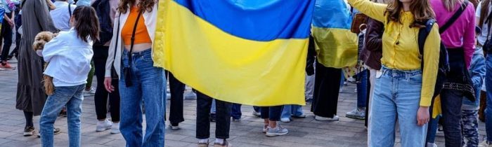 COŽE? ČR ZAÚTOČÍ NA RUSKO??? ČESKÁ MINISTRYNĚ OBRANY NAZNAČILA MOŽNOST VÁLEČNÉHO STŘETU S RUSKEM PO SVÉ NÁVŠTĚVĚ V USA! VELITELŮM ÚTVARŮ POSLALA KE DNI VÍTĚZSTVÍ OBĚŽNÍK PLNÝ LŽÍ A DEZINFORMACÍ. Na náměstí v Bratislavě skandovali uprchlíci z Ukrajiny spolu s dětmi banderovské zdravice, mávali extrémistickými symboly, ale policie tomu jen přihlížela