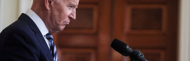 Takmer polovica Američanov nesúhlasí s Bidenovou politikou voči Ukrajine a Rusku