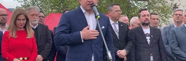 „Pravda o Ukrajině!“ „Čím větší k*rva, tím větší celebrita!“ Fico slavil 1. máj