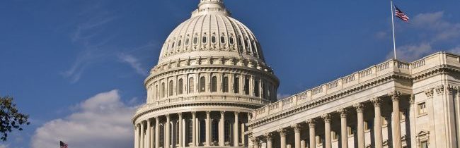 Americký senátor obviňuje americkú vládu zo šírenia dezinformácií