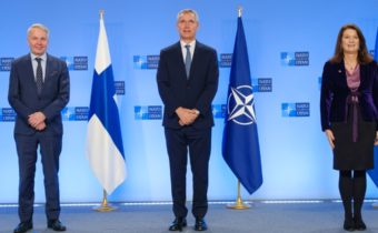 NATO sa zmenilo na „veľtrh záujmov“