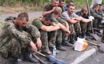Ukrajinskí vojaci netúžia po smrti v kotloch