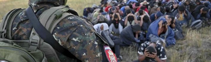 Na srbských hranicích zadrželi skupinu 85 ilegálů, měli u sebe nože, automatické zbraně a střelivo – Necenzurovaná pravda