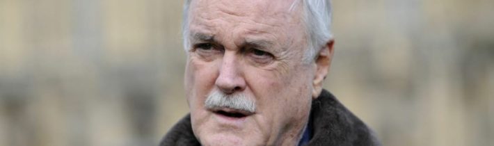Známý britský herec John Cleese z Monty Python: VŠE JE ZPOLITIZOVANÉ. AKTIVISTÉ A KOREKTNOST ZABÍJÍ HUMOR A KREATIVITU
