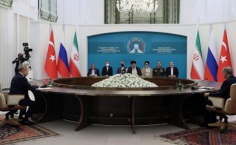 Putinova návšteva Teheránu je pre Západ „znepokojujúcim momentom“