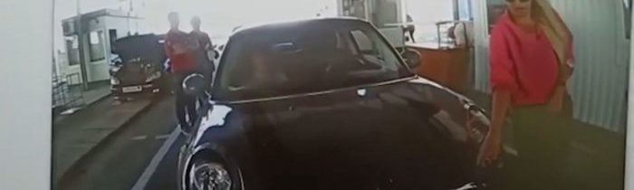 UKRAJINSKÁ BESTIÁLNÍ VRAHYNĚ NATALIA VOVK KTERÁ SPÁCHALA BOMBOVÝ ÚTOK – ATENTÁT NA DUGINOVU DCERU – NOVINÁŘKU DARJU, POUŽILA NA KRYTÍ OPERACE V RUSKU SVOU VLASTNÍ 12-LETOU DCERU! Kyjevská agentka se ubytovala ve stejném domě, kde bydlela Darja! (VIDEO)