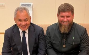 Šojgu upokojil Kadyrovovo rozhorčenie kvôli „zbytočne delikátnemu“ prístupu vojakov