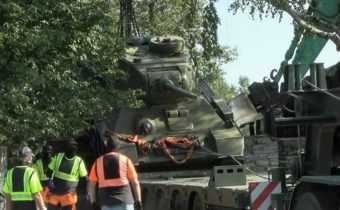 V Estónsku zlikvidovali pamätník – tank T-34