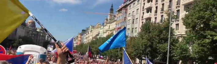 PARDIEU! C’EST LA RÉVOLUTION! 120 TISÍC ČECHŮ PŘIŠLO DEMONSTROVAT NA VÁCLAVÁK! Pražské vládnoucí elity dostaly poprvé od roku 1989 z lidu strach!