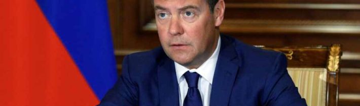 „Ťažké drogy. Demencia. Cynizmus.“ – Medvedev o výzvach Zelenského, Stoltenberga a Bidena