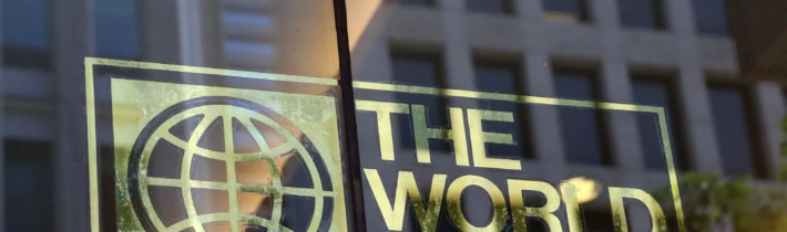 Svetová banka vyzbrojuje Ukrajinu zatiaľ čo ľudia na zemi hladujú