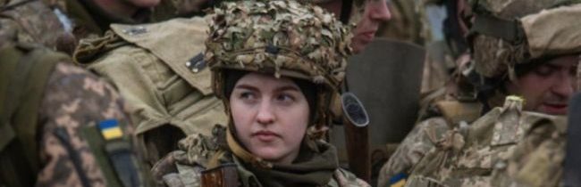 V prednej línii ukrajinskej armády bojuje 5 tisíc žien. Státisíce ukrajinských mužov je na „výlete“ v EÚ