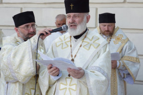 Biskupové emerité, sjednoťte se s věrností Kristu a církvi, kterou představuje Kristův pastýř C. M. Viganò