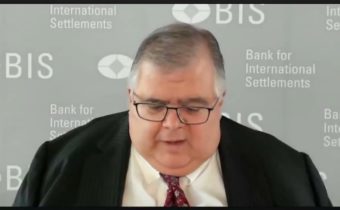 VIDEO:  Finančný oligarcha bankster A. Carstens potvrdil, že centrálne banky budú mať v bezhotovostnej spoločnosti „absolútnu kontrolu“ nad peniazmi každého. Bez hotovosti zaručujúcej slobodu, neposlušní budú finančne zablokovaní a zlikvidovaní