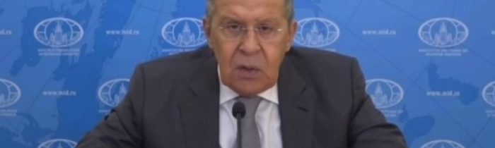 Ministr Lavrov odmítl trapnou výmluvu tajemníka Zelenského, že výroky o preventivních jaderných úderech NATO na Rusko byly myšleny jinak než jako přímá výhrůžka! Naopak, v Kyjevě se s jaderným úderem počítá a rozdávají jódové tablety jako příprava na jaderný úder! Rusko má informace o přípravě špinavé jaderné bomby, která má proti Rusku odpálena v Kyjevě – USA chtějí vyvolat jadernou výměnu mezi Ruskem a NATO v Evropě!