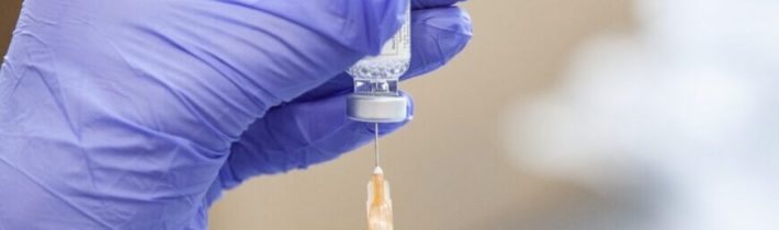 E. TRIGOSO: Ředitel pohřební služby uvádí, že 95 % mrtvol bylo očkováno anticovidovou vakcínou 2 týdny před úmrtím